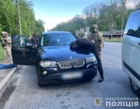 Вінницькі поліцейські затримали черкащанина, який переправляв ухилянтів за кордон