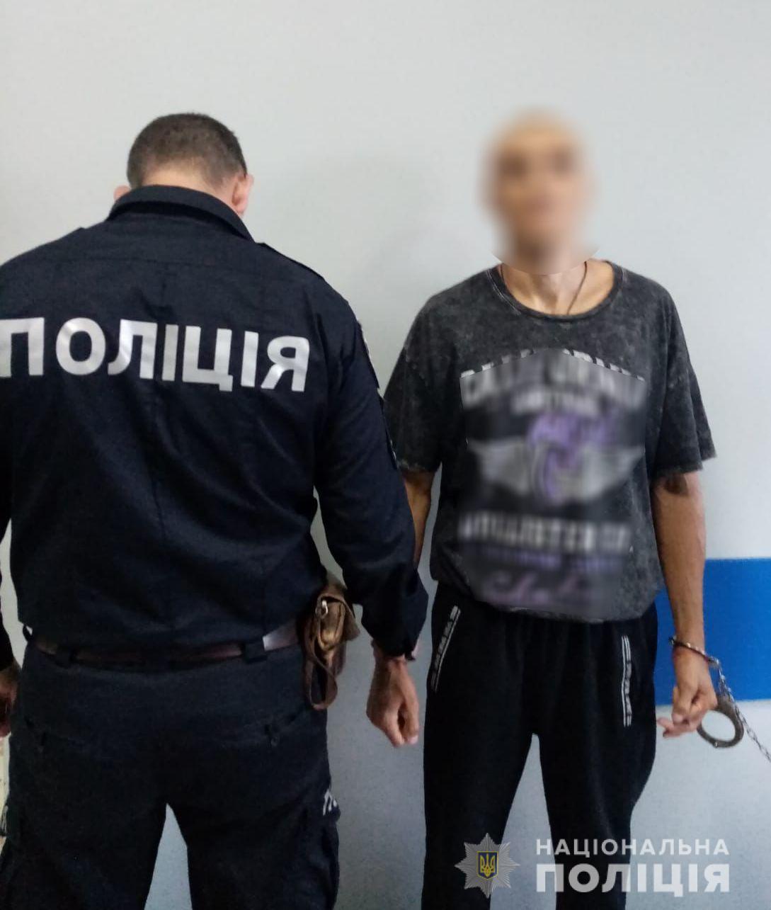 Поліцейські Могилів-Подільська затримали чоловіка, що переховувався від виконання вироку понад 8 років 