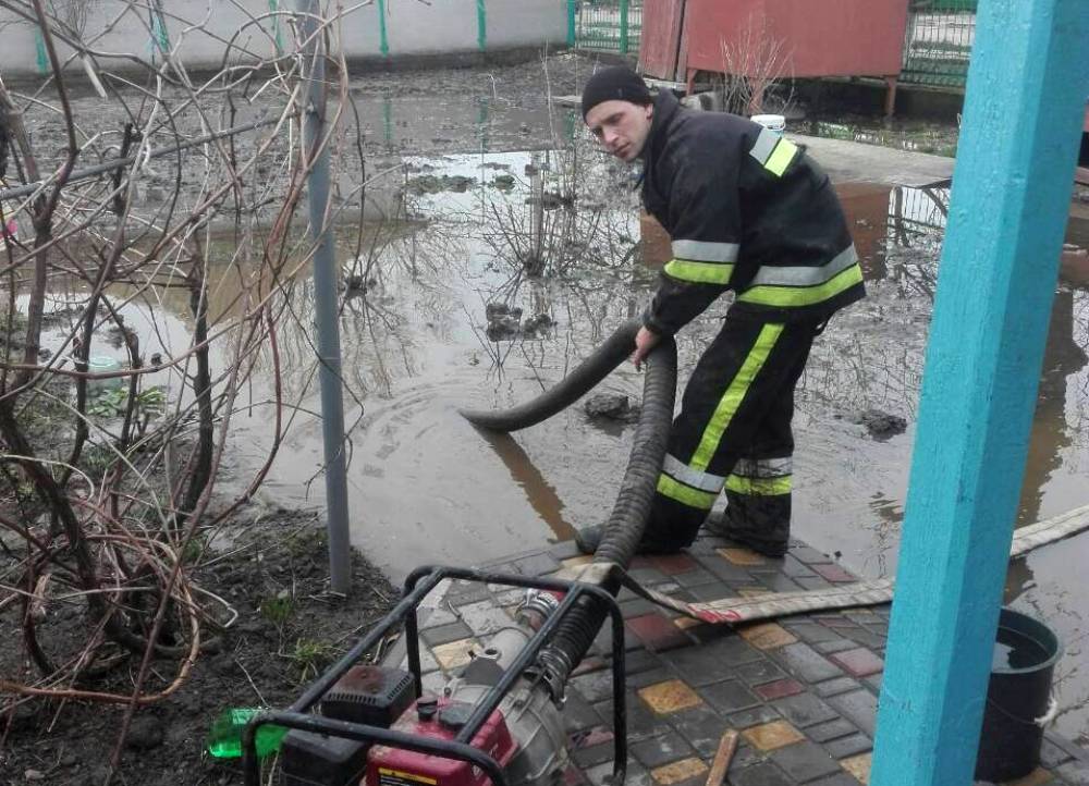 Вчерашний снег: в Одессе и области ликвидируют подтопления