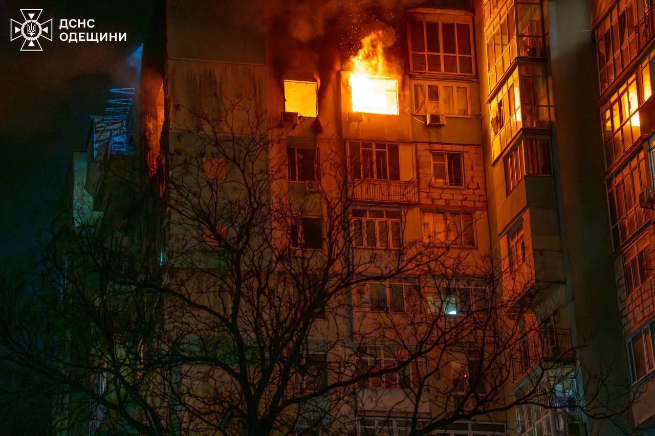 Вінницькі рятувaльники вночі ліквідувaли пожежу, якa виниклa з невідомих причин