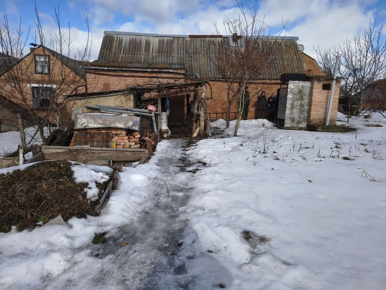 Вінницькі господині зливали  нечистоти у себе на подвір‘ї  - на сполох забили сусіди 