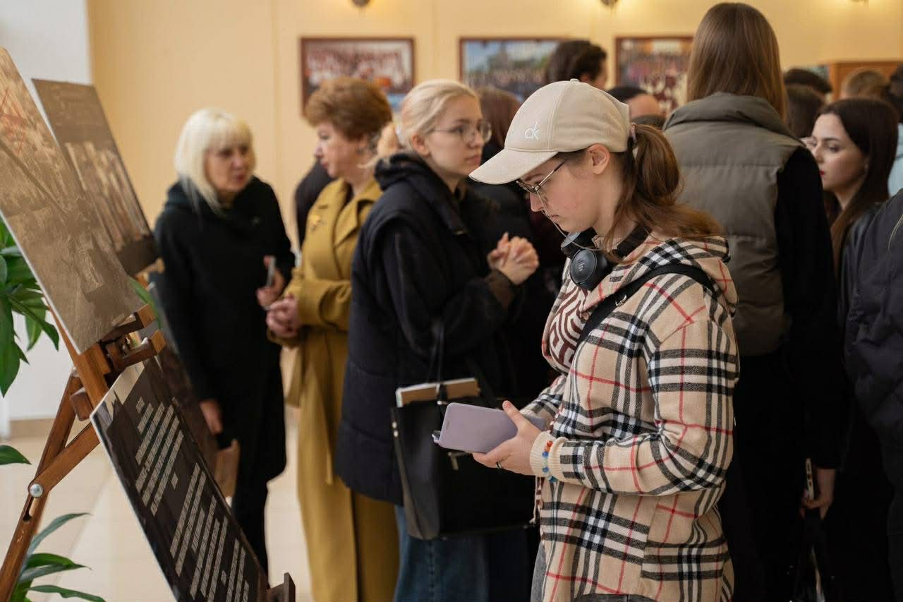 У Вінниці відкрили фотовиставку «Атака на Київ»: пам’ять, що говорить