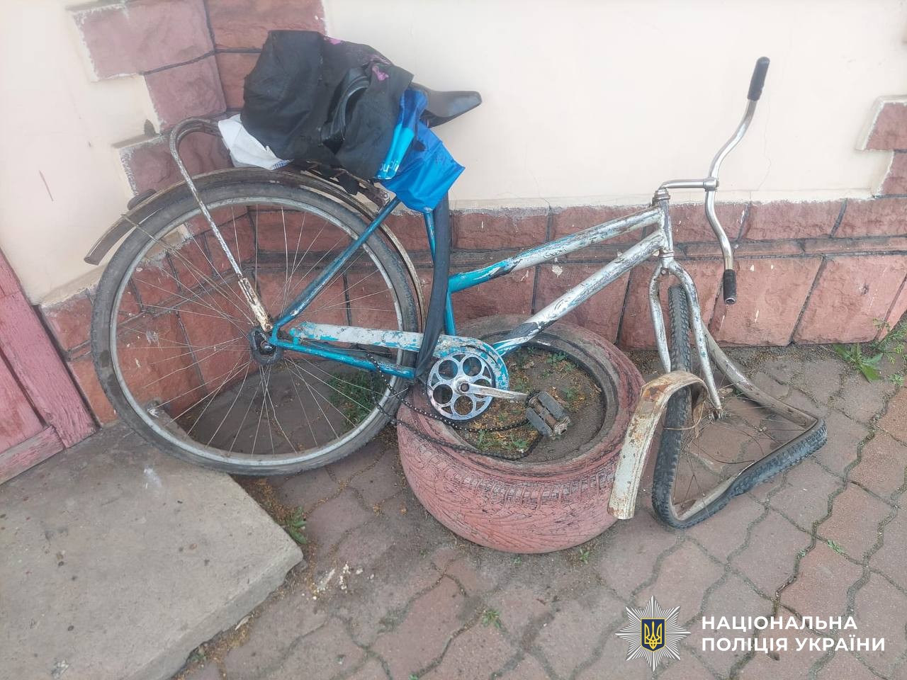 На Вінниччині літній велосипедист, який прямував через залізничну колію, потрапив у лікарню