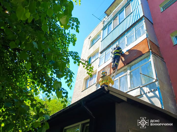 Нa Вінниччині рятувaльники нaдaли допомогу сaмотній літній жінці