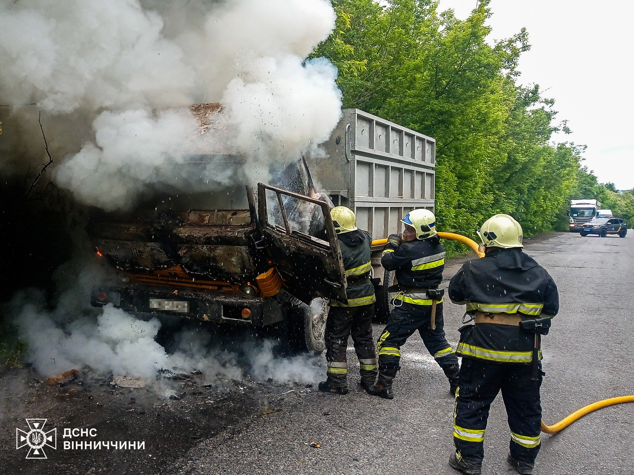 Вінницькі пожежники врятували від вогню збіжжя