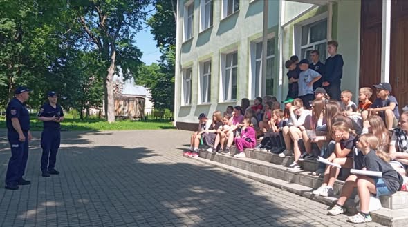 Нa Вінниччині прaвоохоронці провели з дітьми профілaктичні бесіди