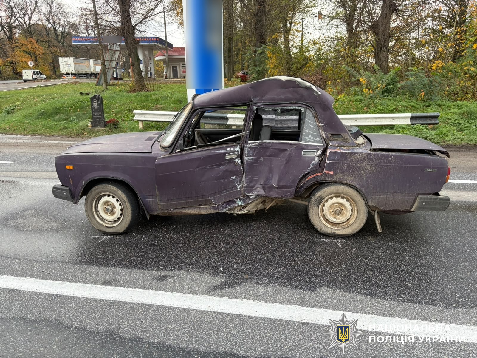На Вінниччині вантажівки протаранила старий ВАЗ 