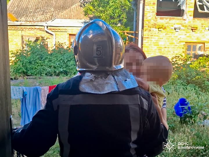На Вінниччині рятувальники прийшли на допомогу трирічному хлопчику та літньому чоловіку