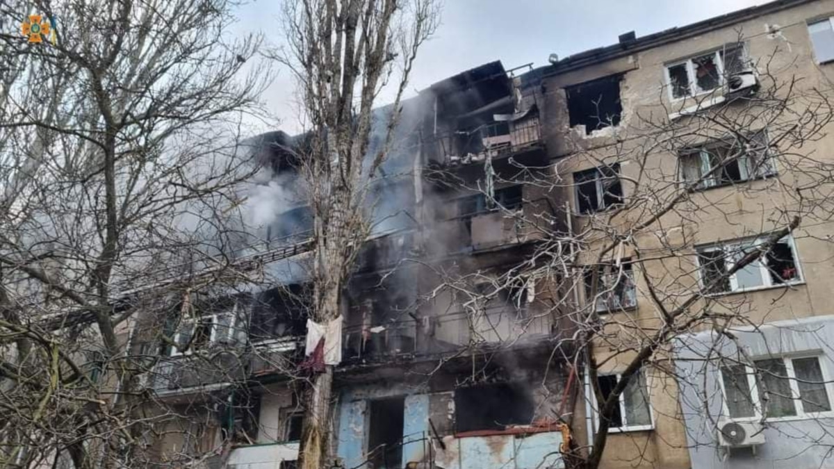 Вночі окупанти обстріляли Миколаїв: двоє загиблих, троє поранених 