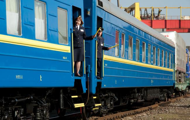 "Укрзалізниця" призначила 8 додаткових поїздів на Трійцю