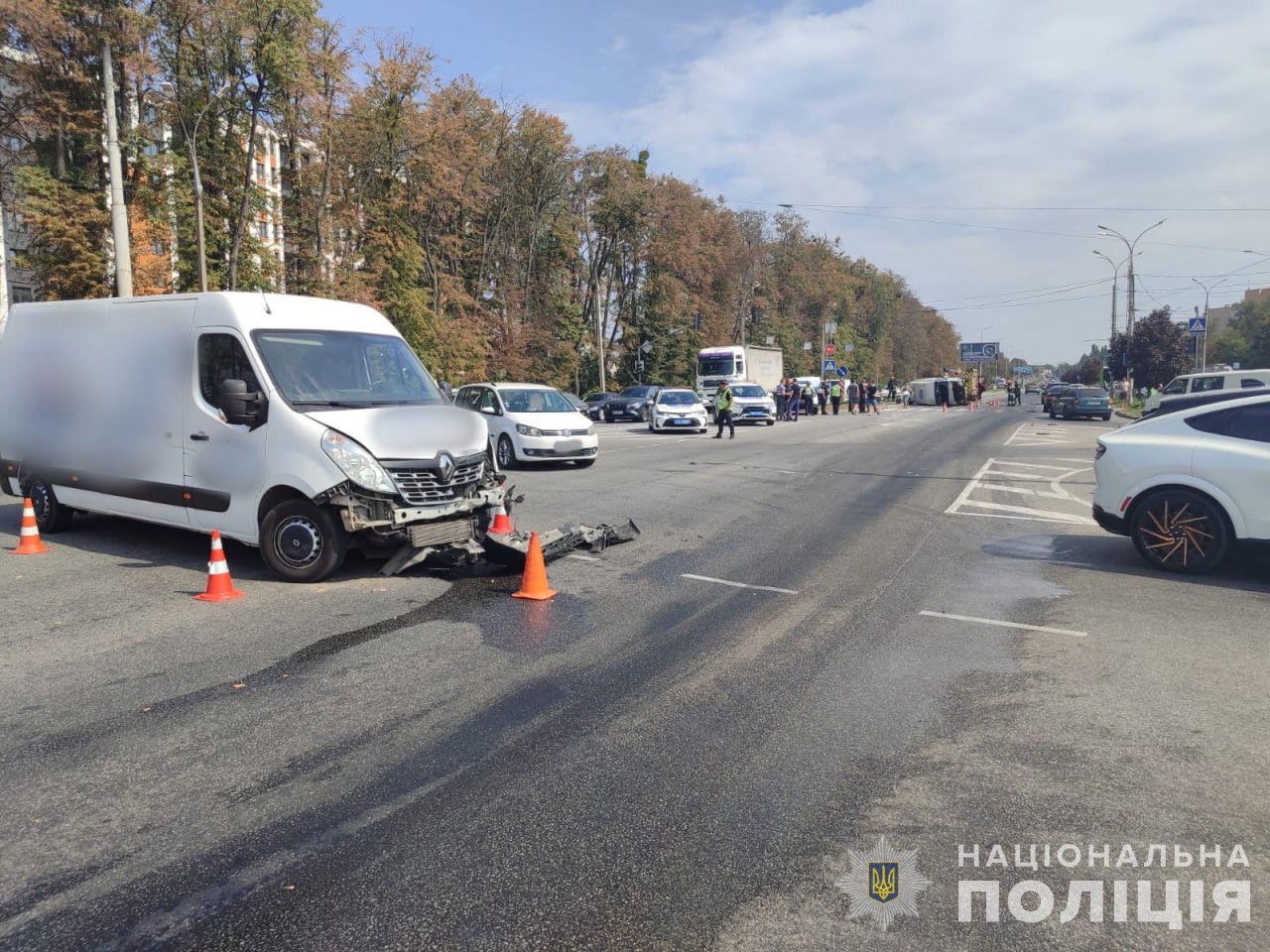 На Барському шосе у Вінниці перекинувся бус із пасажирами. Є постраждалі