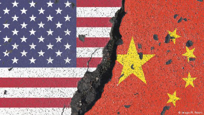 Китай ввів мита на американські товари у відповідь