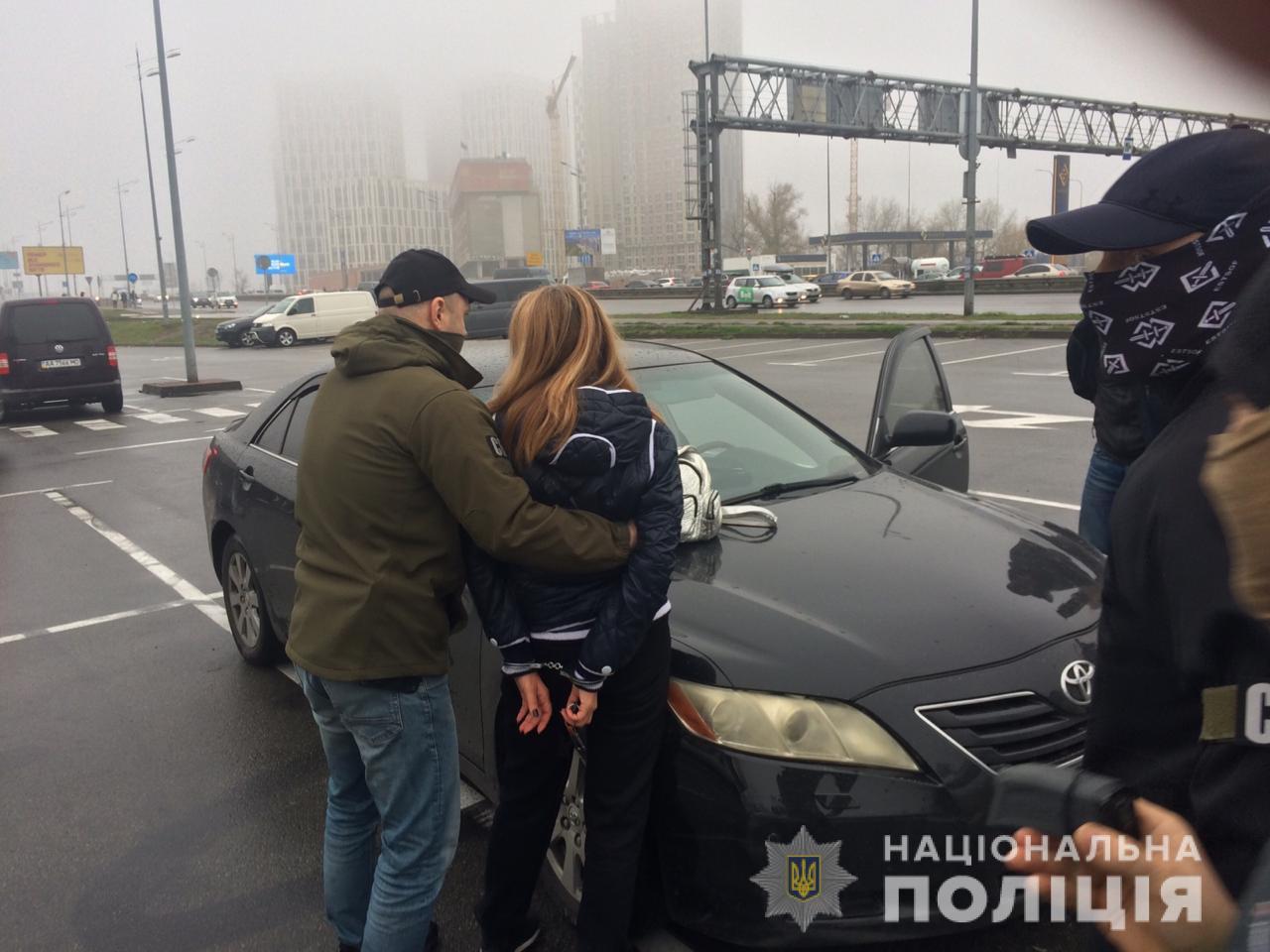 Зa 10 тисяч долaрів жінкa зaмовилa вбивство кохaнки свого чоловікa