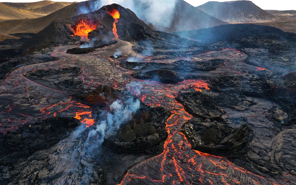 «Найгарячіша пропозиція»: в Ісландії виставили на продаж вулкан Фаградальсфьядль