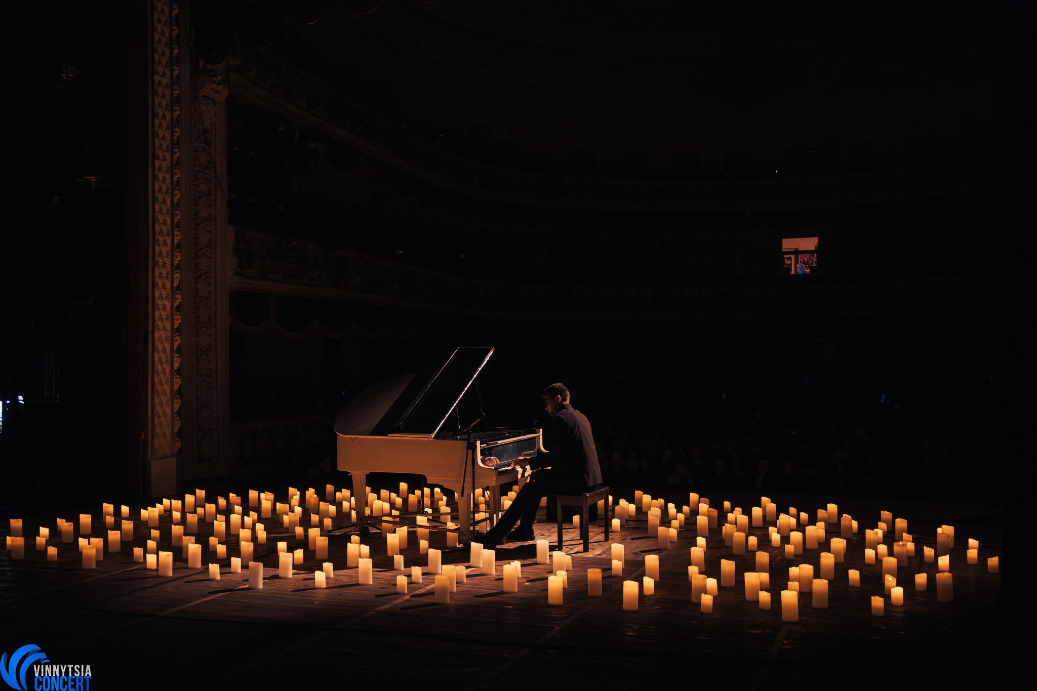 Музика, світло і емоції зіллються в одне ціле! 1 грудня Вінницю чекає концерт «Музика при свічках: Людовіко Ейнауді та Ян Тірсен»
