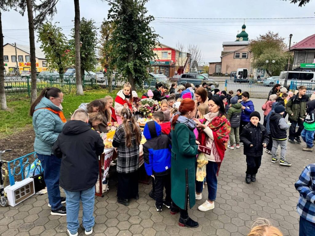 Учні та вчителі Стрижавської громади зібрали понад 300 тисяч гривень для ЗСУ під час благодійних ярмарків