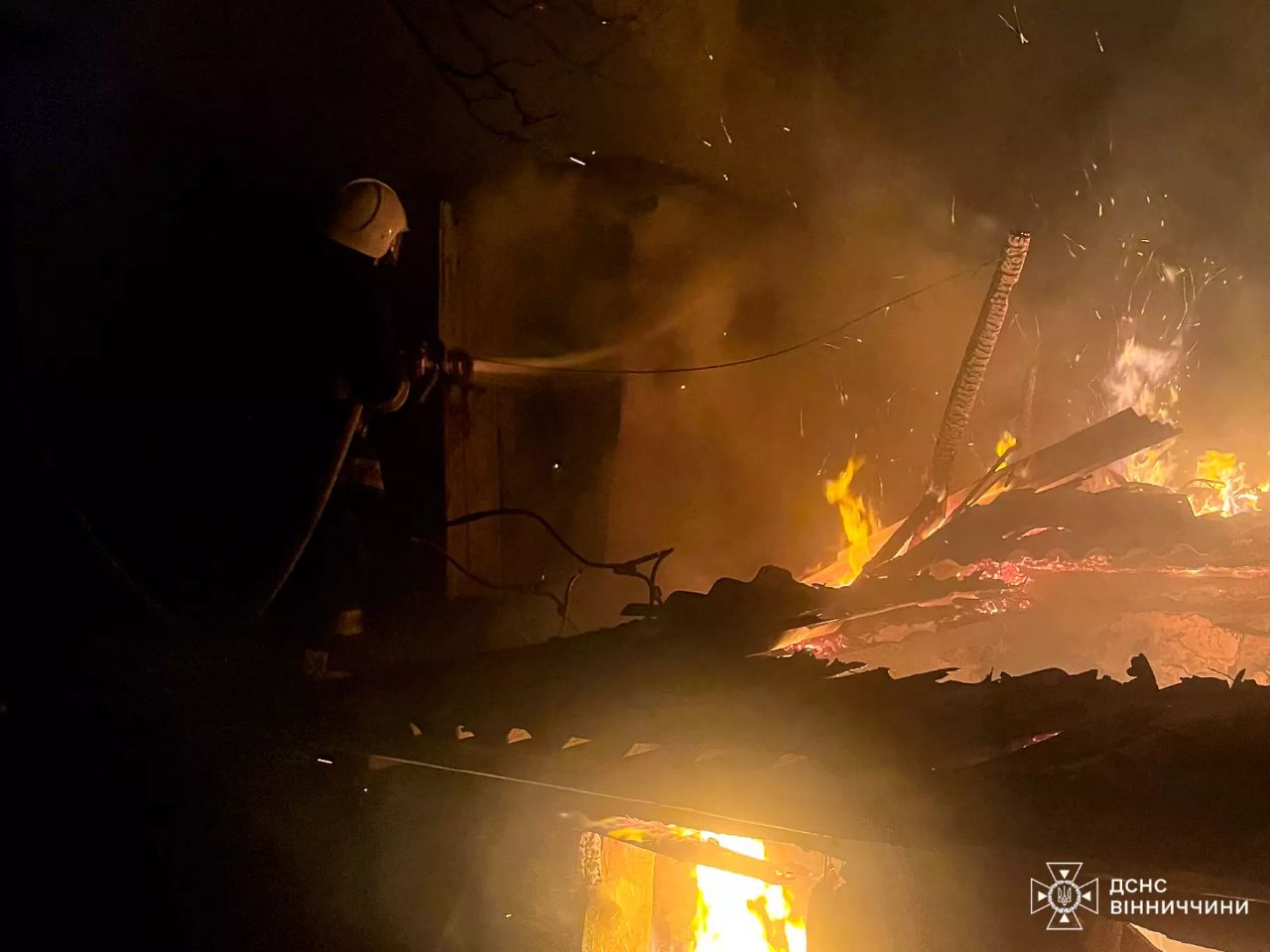 Вінницькі рятувальникиліквідувала дві пожежі за добу: що сталося 