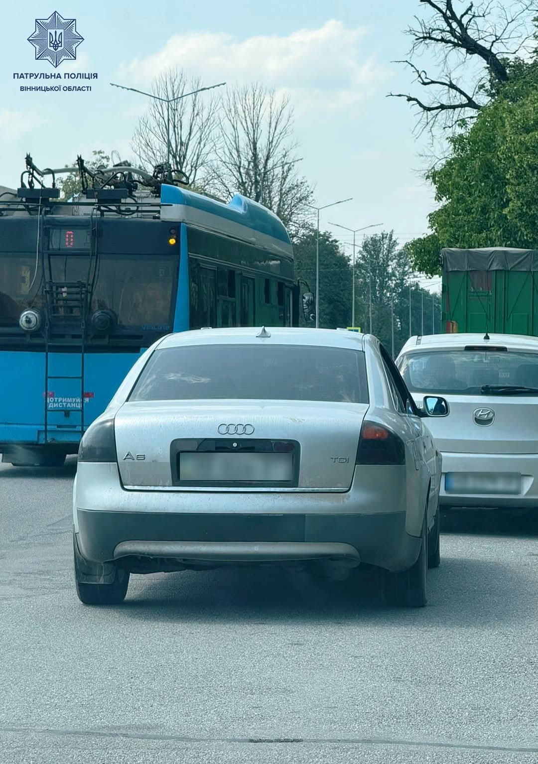 Підозрілі документи: патрульні розкрили фальшивку на Audi A6