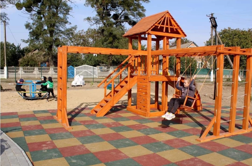 «Сашко жив у добрі — я продовжую його справу»: мати загиблого військового з Вінниччини створила парк пам’яті сина