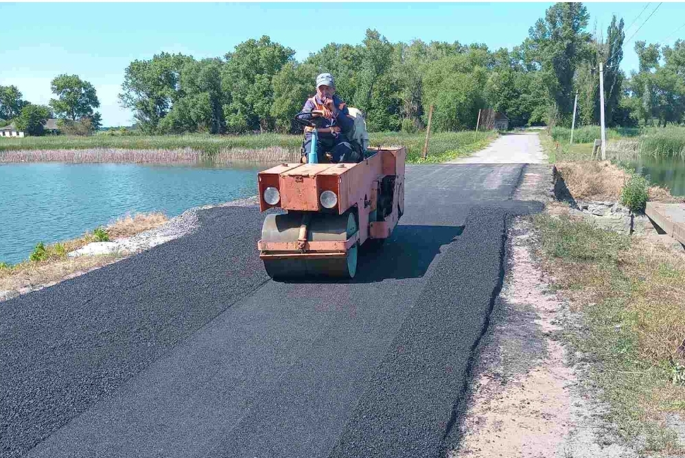 У селі Бережани на Вінниччині відремонтували міст через греблю власними силами громади