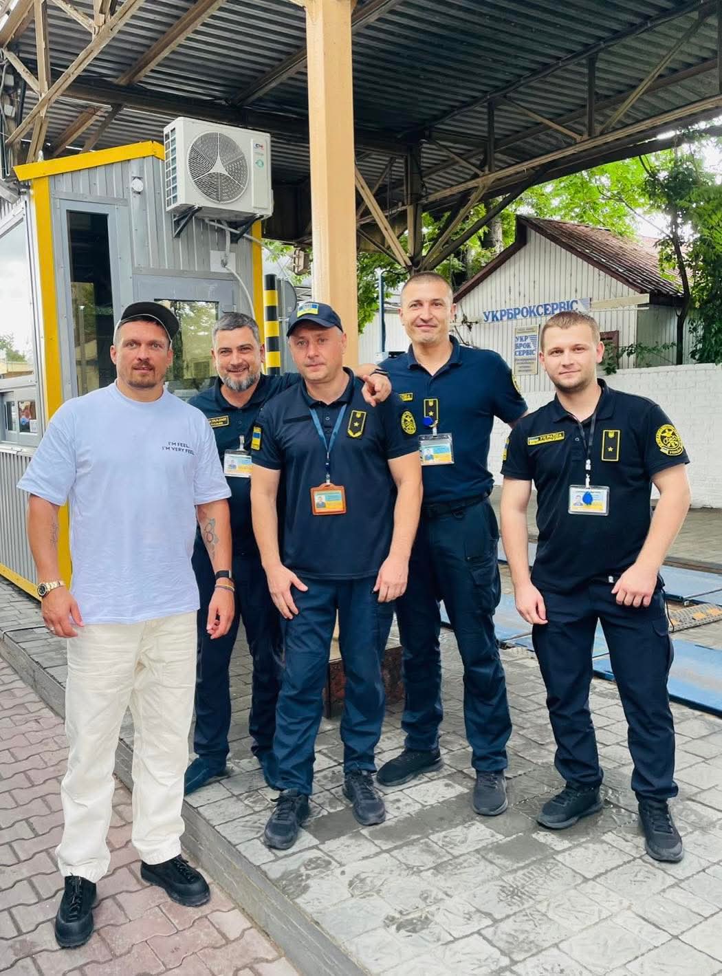 Вінницькі митники зустріли Легенду українського спорту – Олександра Усика