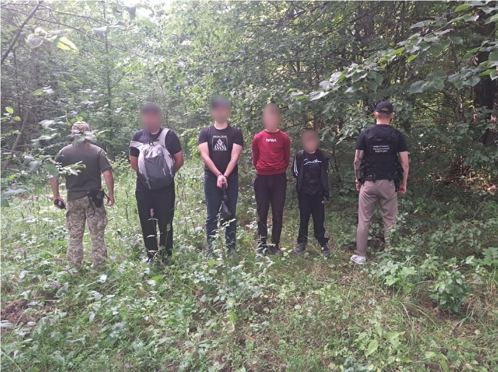 На Буковині викрили схему переправлення ухилянтів за кордон: у ролі провідників — підлітки