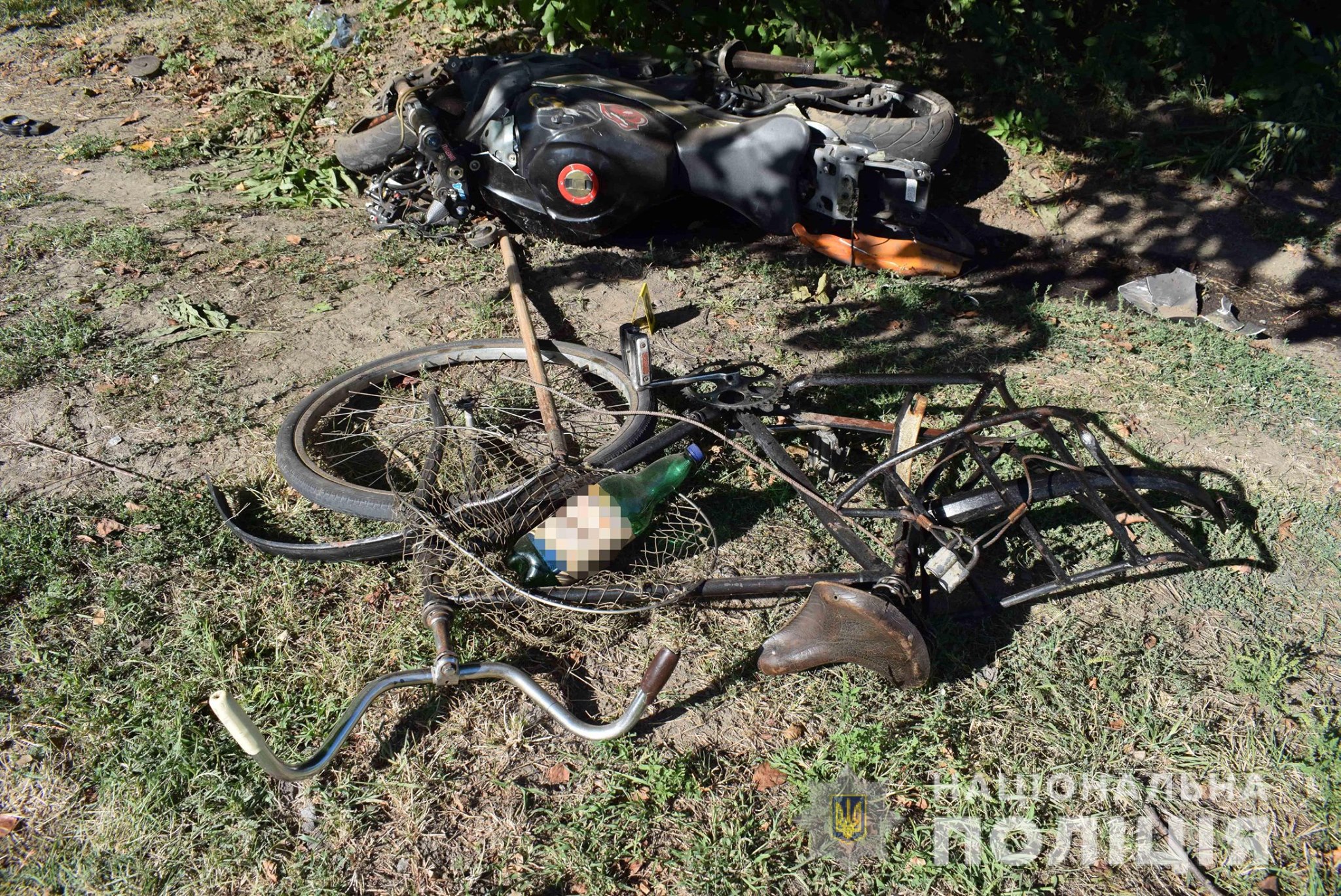 Внaслідок потрійної ДТП нa Вінниччині зaгинуло двоє людей: водій мотоциклa тa велосипедист