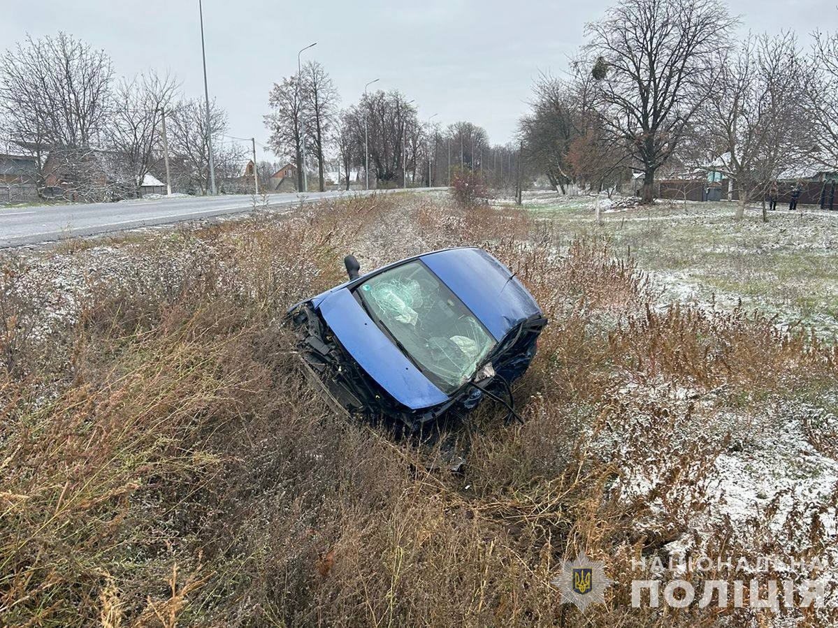 На Вінниччині авто злетіло в кювет – постраждала дитина (ФОТО)