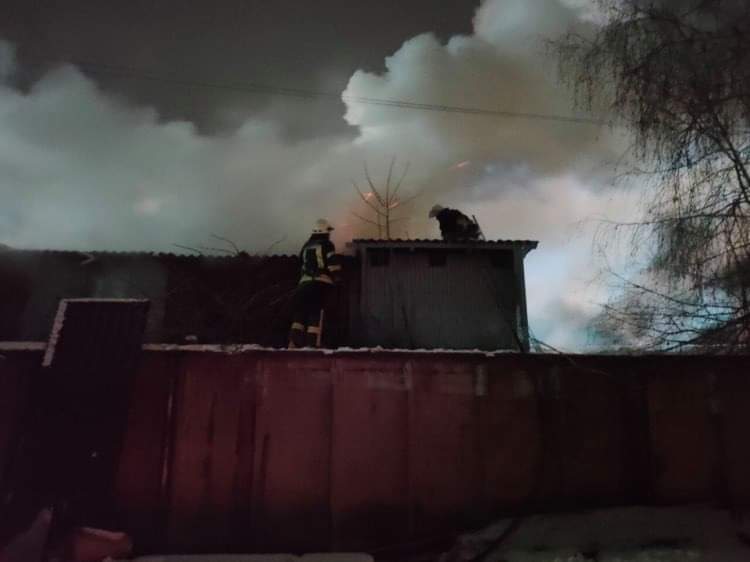 Пожежа на Вінниччині: рятувальники та медики не змогли врятувати 72-річного чоловіка (ФОТО)
