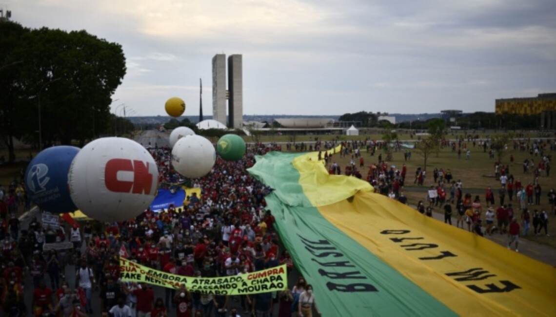 Тисячі демонстрантів по всій Бразилії вимагали відставки президента