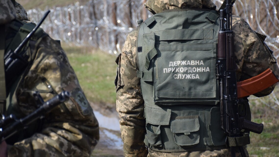 Українським прикордонникам дозволять застосовувати зброю проти мігрантів у разі небезпеки