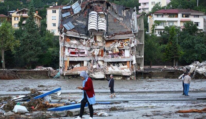 Після лісових пожеж Туреччина потерпає від повені: п’ятеро загиблих