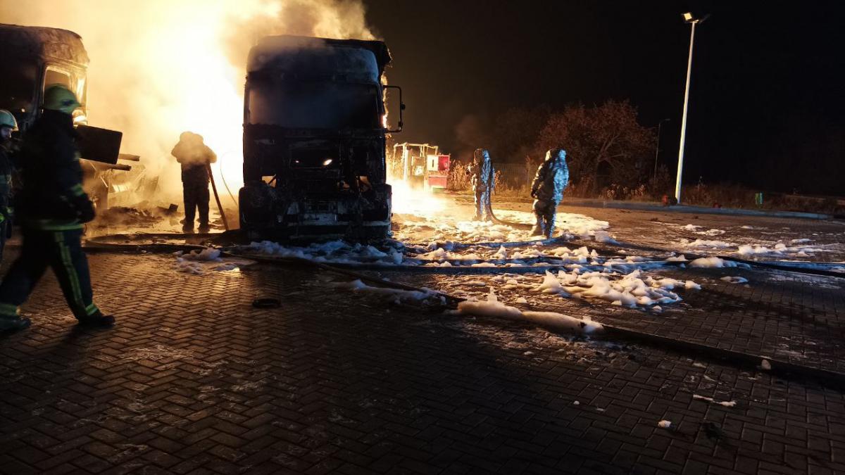 На трасі Київ-Харків стався потужний вибух на АЗС