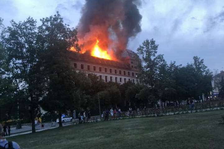 У центрі Кам’янець-Подільського сталася масштабна пожежа