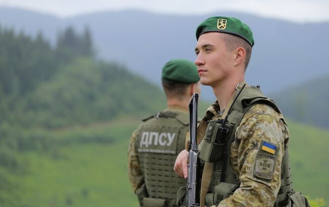 ДСПУ надали роз'яснення щодо "заборони виїзду з України 17-річним юнакам"