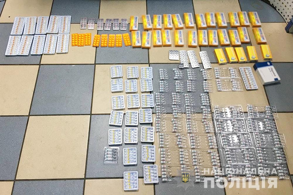 На Донеччині правоохоронці припинили схему незаконного збуту нарковмісних лікарських засобів у двох мережах аптек 