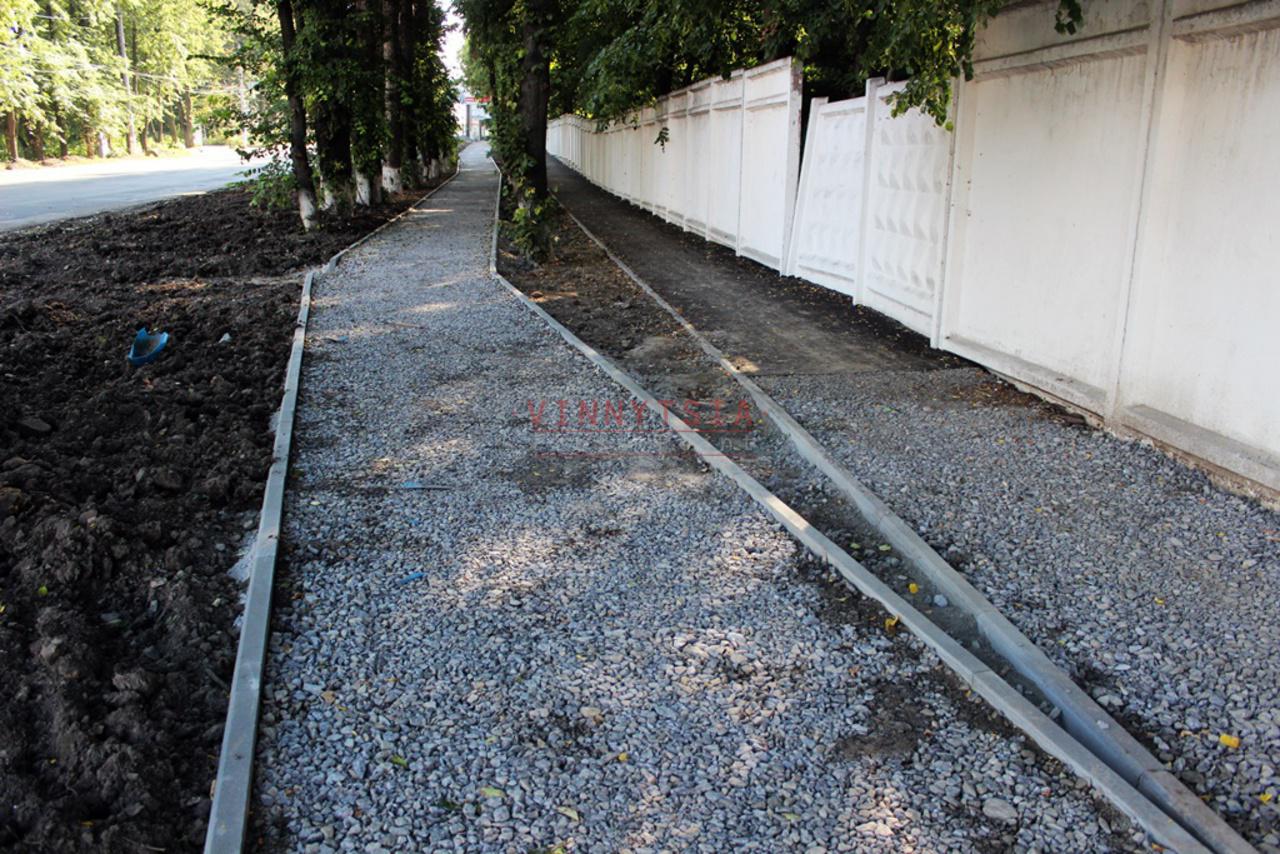 У Вінниці проводять реконструкцію тротуарів на Гніванському шосе