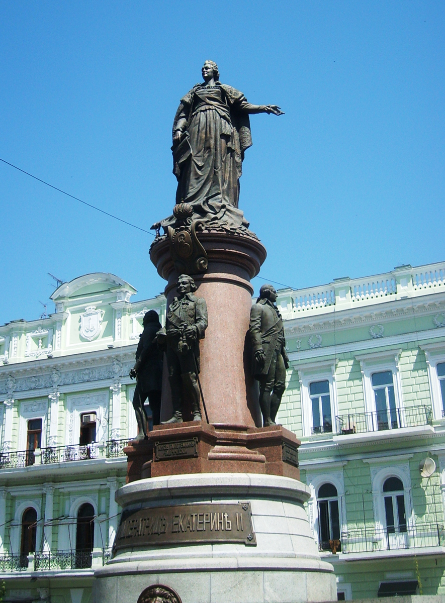 Памятник Екатерине II останется на своем месте: суд отказал в удовлетворении жалобы