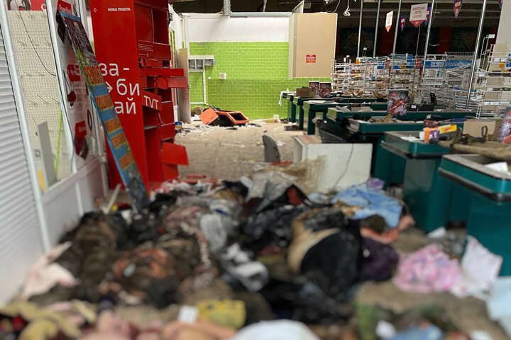 У Маріуполі окупанти перетворили супермаркет на звалище для тіл