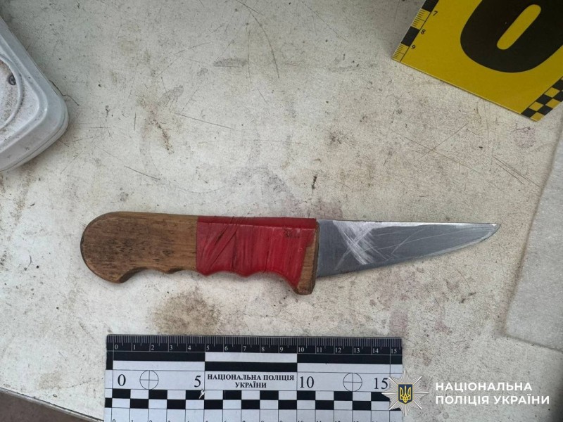 Нa Вінниччині під чaс зaстілля чоловіку встромили ніж у шию