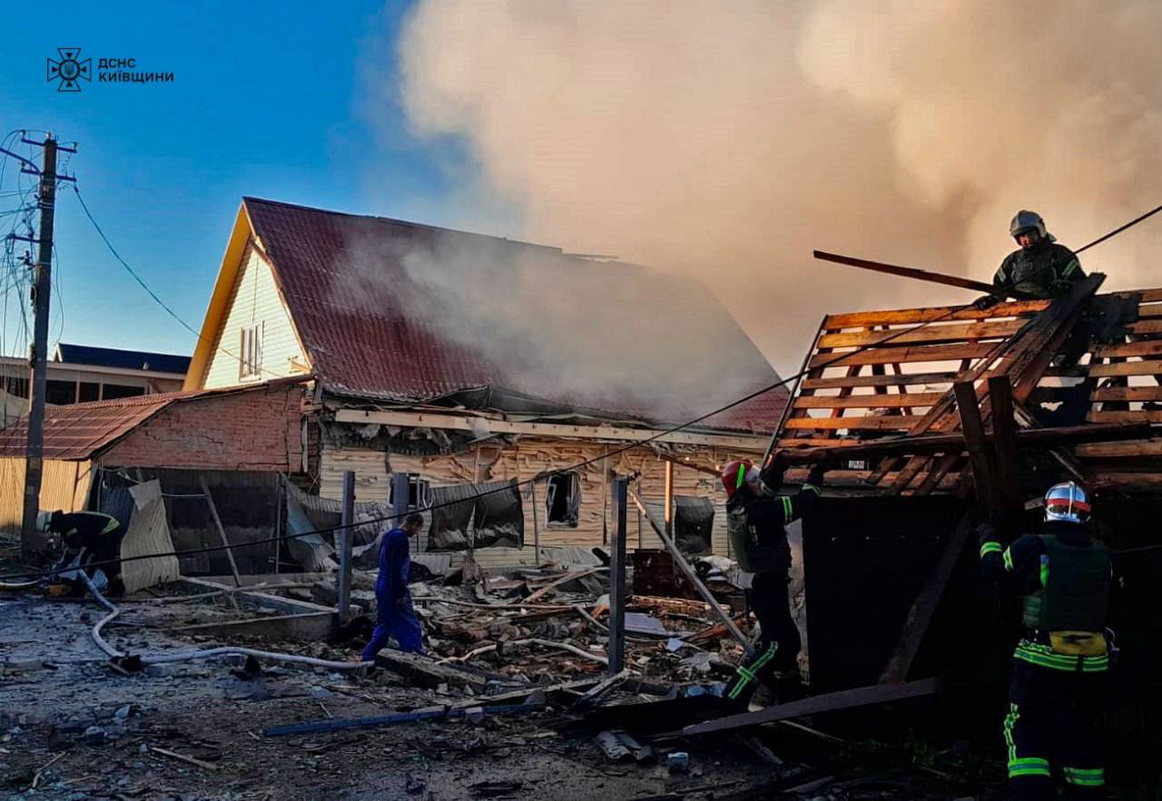 На ліквідацію нічної атаки по Україні «кинули» сто одиниць техніки