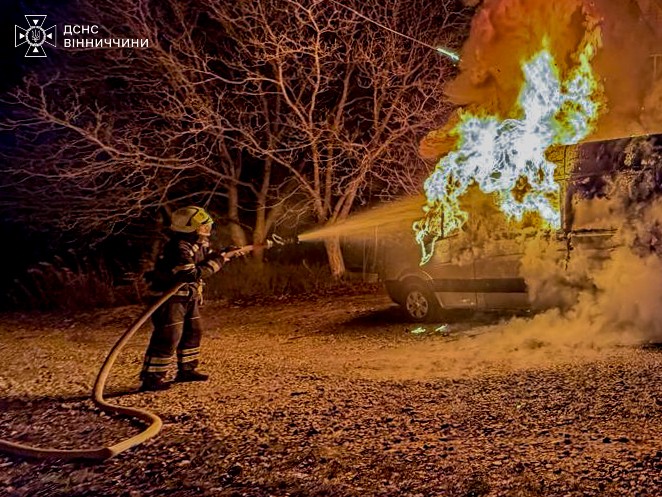 Пожежі на Вінниччині - згоріли два авто 