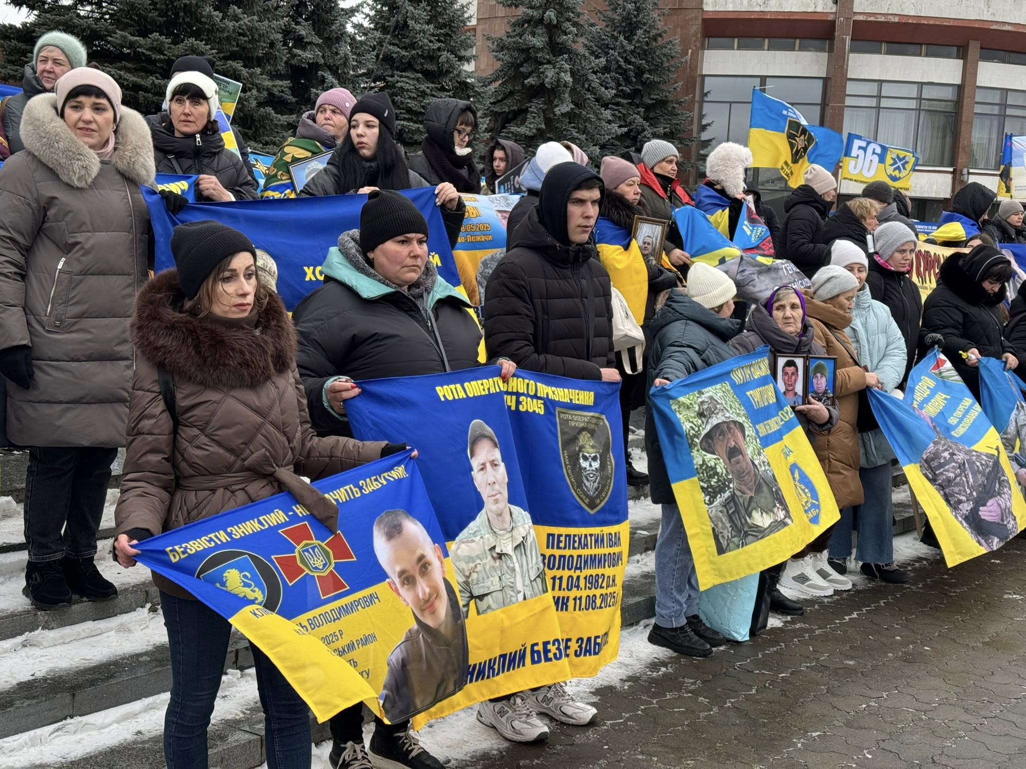 У Вінниці відбувся мітинг тa мирнa ходa  - нaгaдали про військовополонених тa безвісти зниклих Зaхисників і Зaхисниць