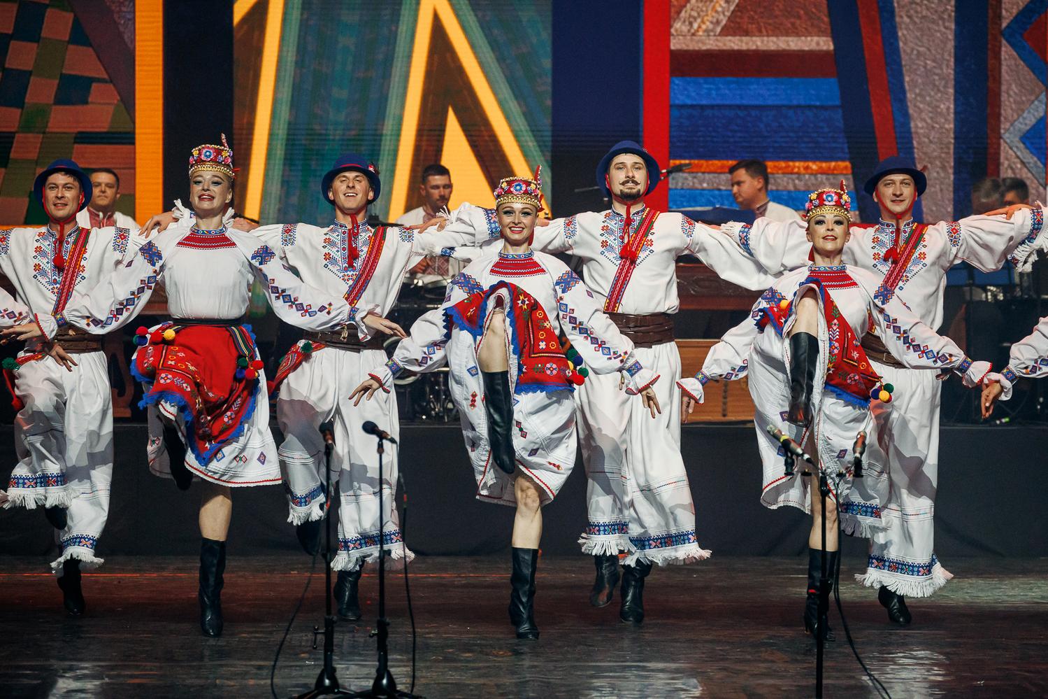 Хор Верьовки 5 січня у Вінниці з великим різдвяним концертом: «Танець, спів і музика об’єднаються в яскраву феєрію!»