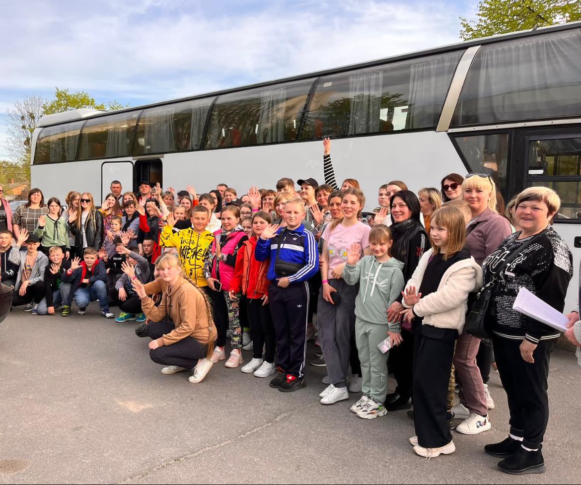 Майже сто дітей-військовослужбовців з Вінниччини поїхали на відпочинок до Польщі