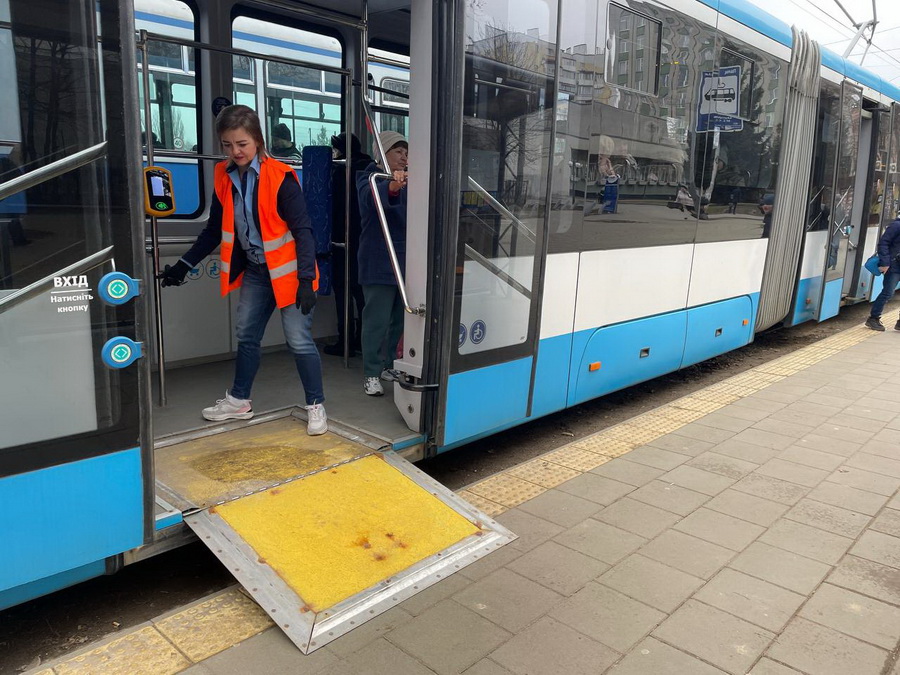 Вінниця збільшує кількість трамваїв у робочі та вихідні дні для покращення доступності міського транспорту