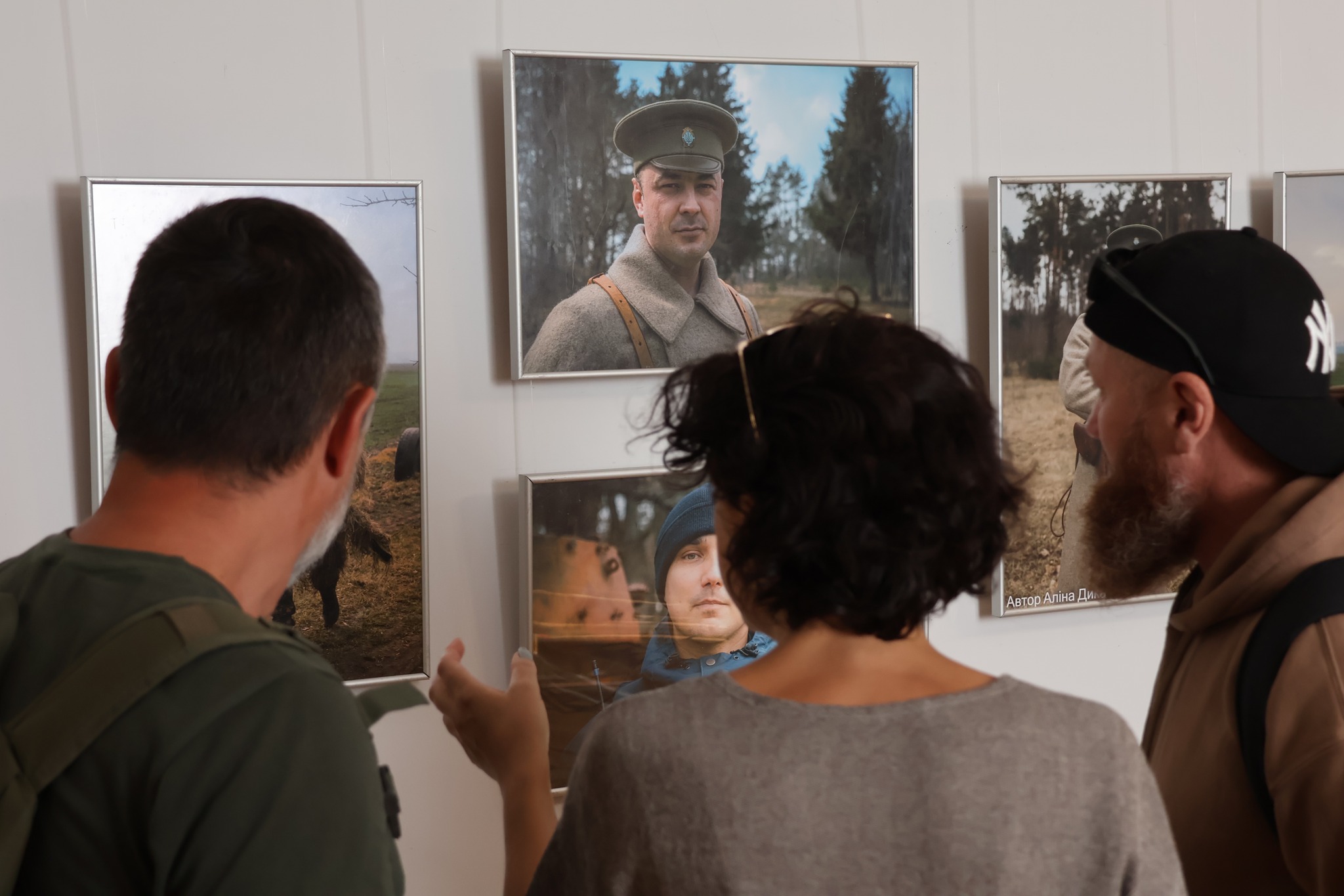 У Вінниці відкрили фотовиставку "Гвардія опору", присвячену бійцям бригади "Червона Калина"