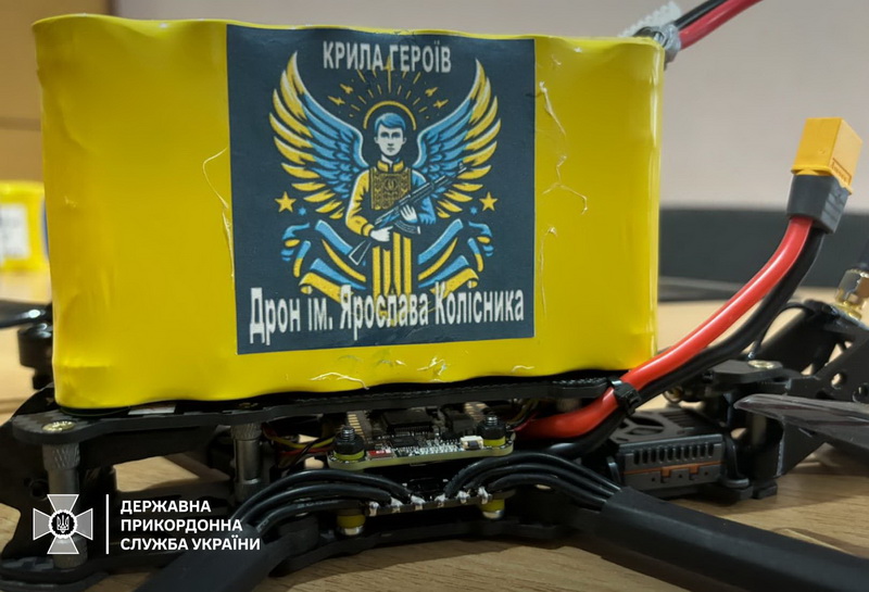 Школярі з Вінниччини разом із вчителем створюють дрони на честь загиблих героїв