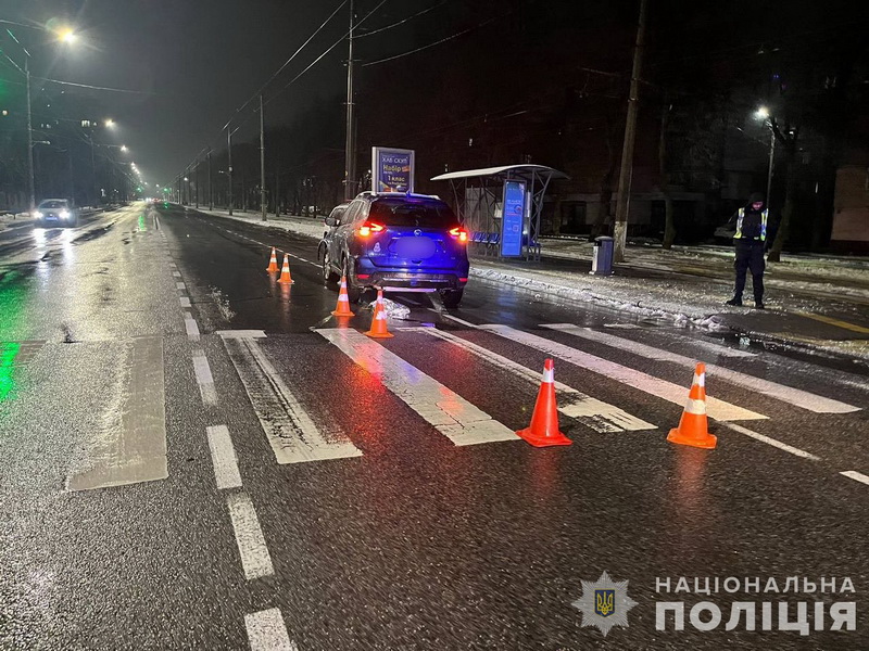 На Пирогова водійка Nissan збила двох пішоходів на переході