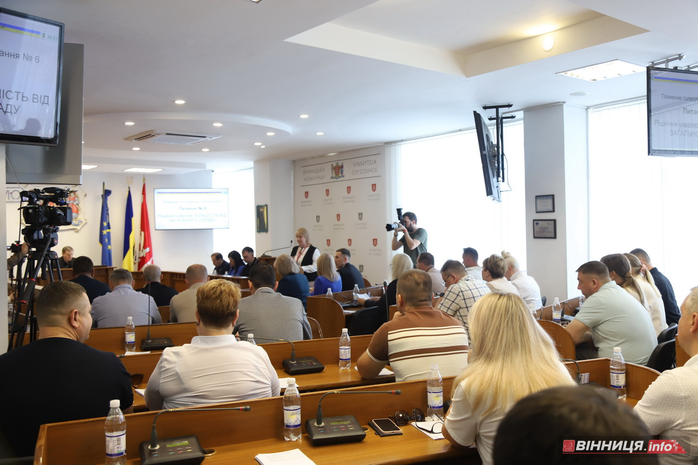 Підтримка армії, допомога пенсіонерам і нові міжнародні зв’язки: ключові рішення сесії Вінницької міськради